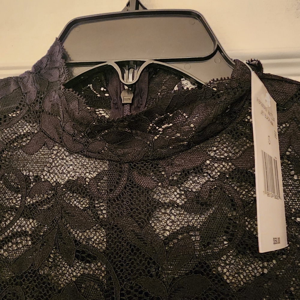 GUESS Women's Black Lace Mock Neck Short Sleeve Blouse Size Small - Picture 4 of 10